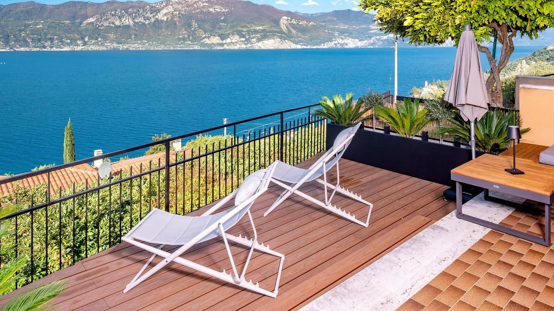 Panoramic Apartment Dolce Vista Torri Del Benaco Italien
